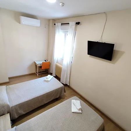 Hernan Cortes Guest house *