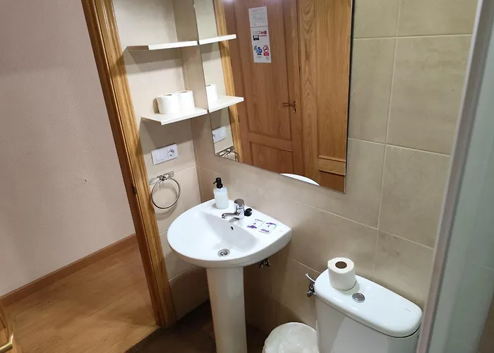 Hernan Cortes בית הארחה Caces